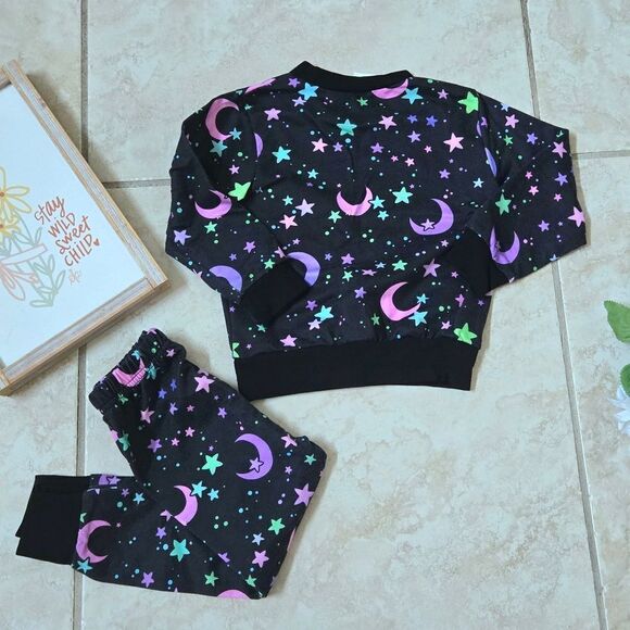 Galaxy stars and moon pattern glow in the dark 2-piece pajama set - Picture 15 of 16